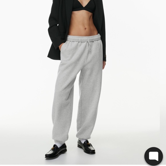 Aritzia Cozy AF Sweatshirt and Sweatpants - Picture 2 of 4